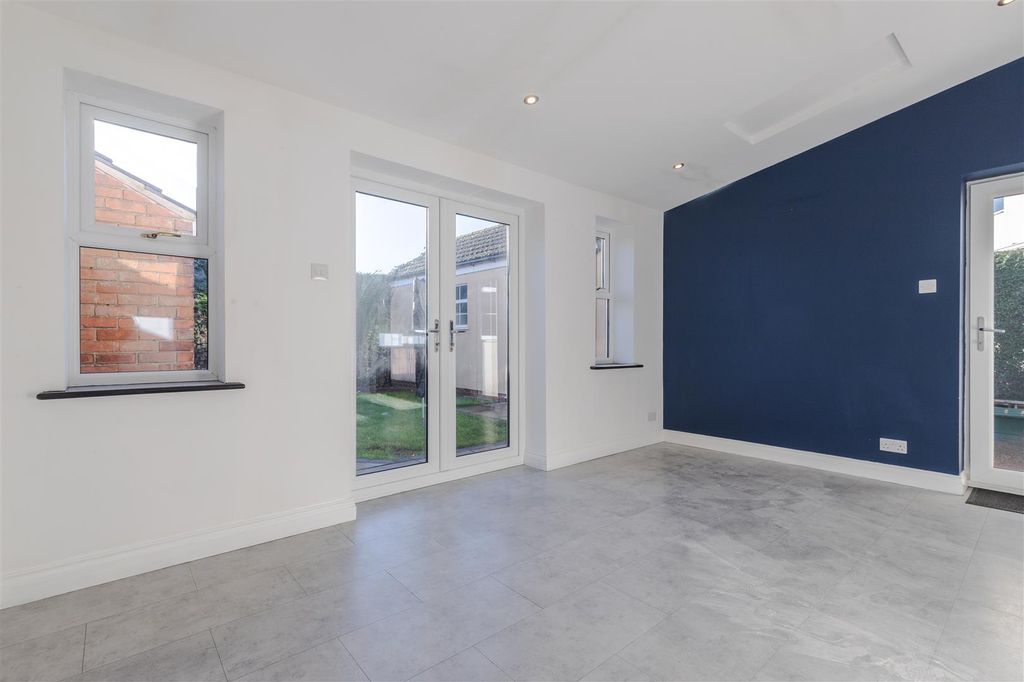 Property photo 3 of 18 Dining/ Family Room