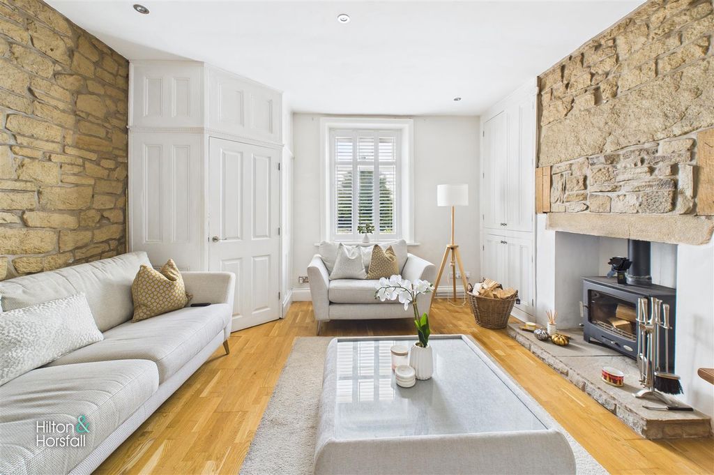 Property photo 3 of 11 Winewall Lane