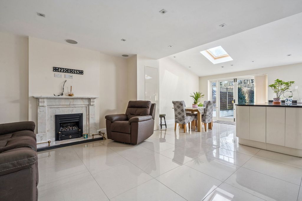 Property photo 3 of 19