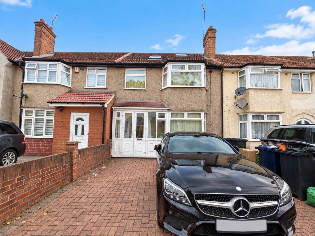 Property photo 1 of 12 Ennismore Avenue, Greenford, Ub6 (5)