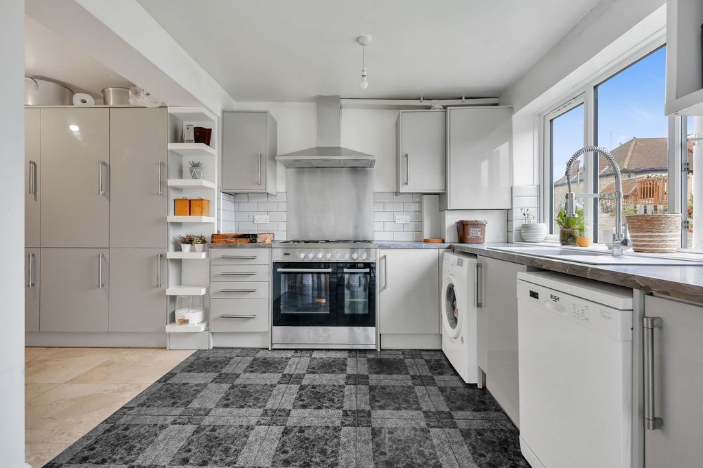 Property photo 3 of 22