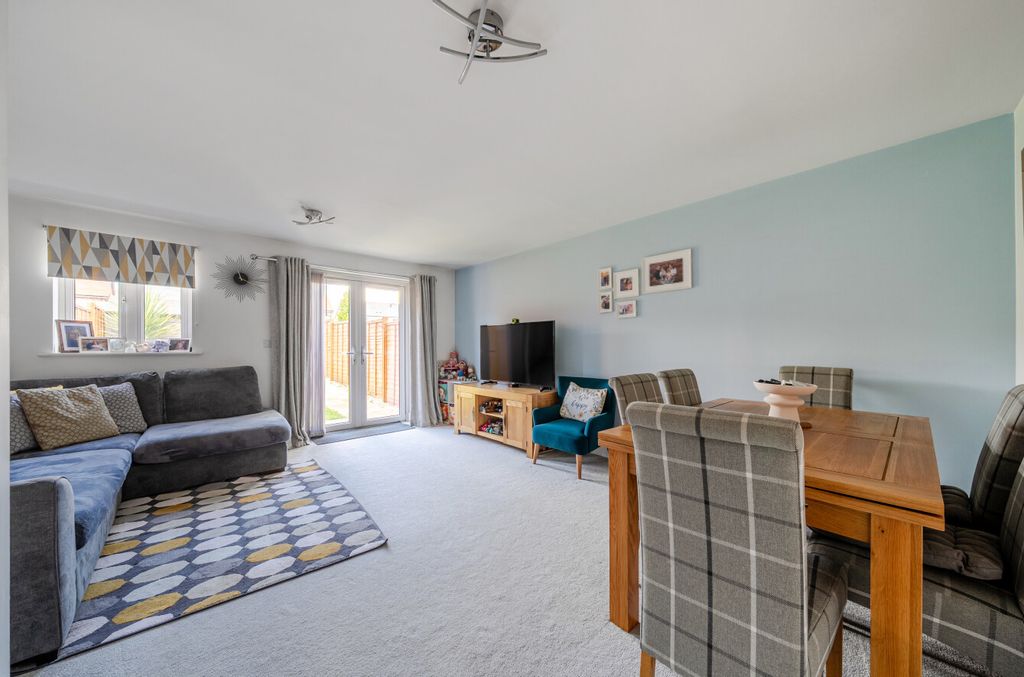 Property photo 2 of 12 1467826-1-6A27F18...