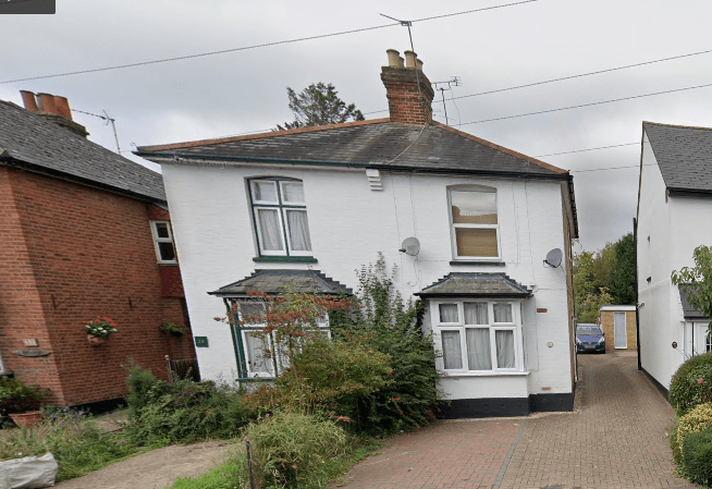 Property photo 1 of 6 One Bedroom First Floor Flat In High Street, Northwood
