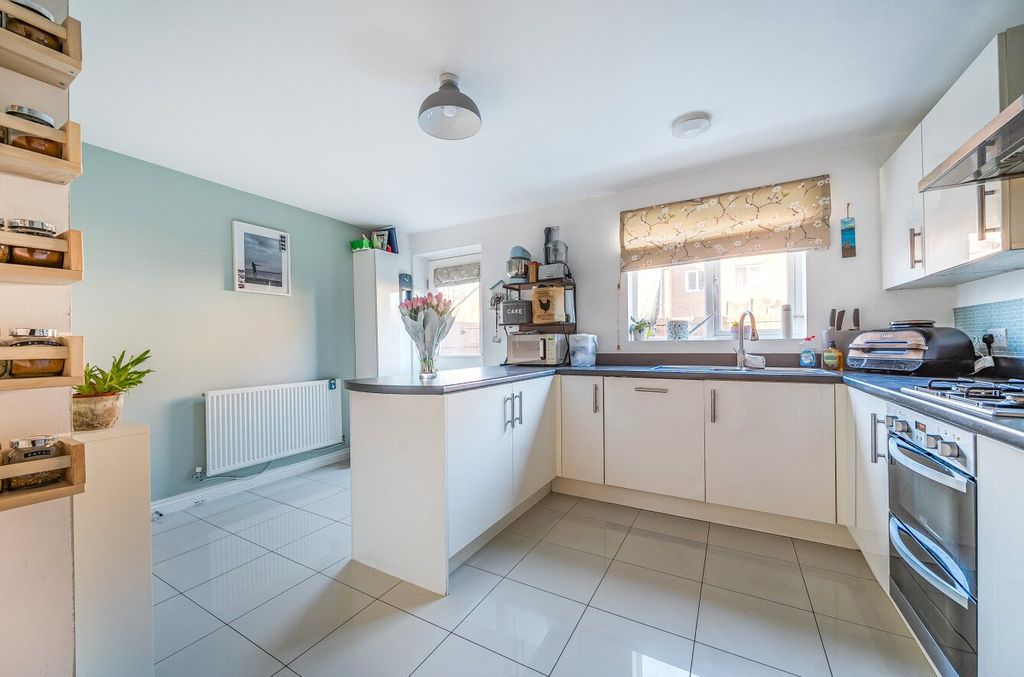 Property photo 3 of 17 Kitchen