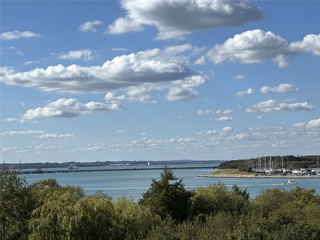 Property photo 3 of 8 Picture No. 02