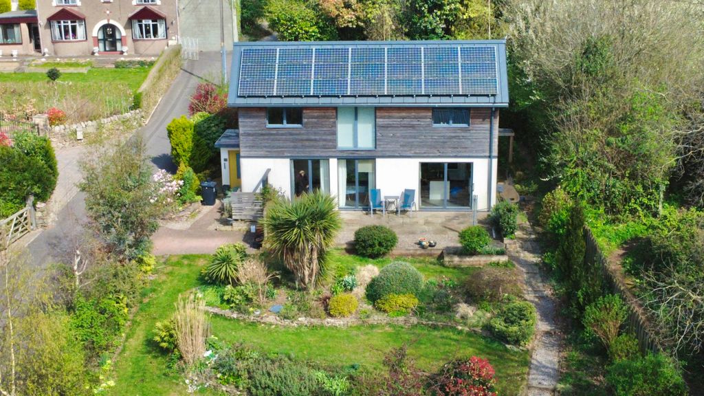 Property photo 2 of 28