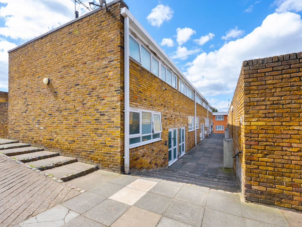 Property photo 3 of 12 Outside