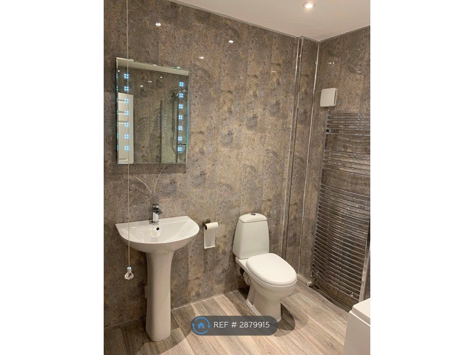 Property photo 3 of 13 Bathroom Suite