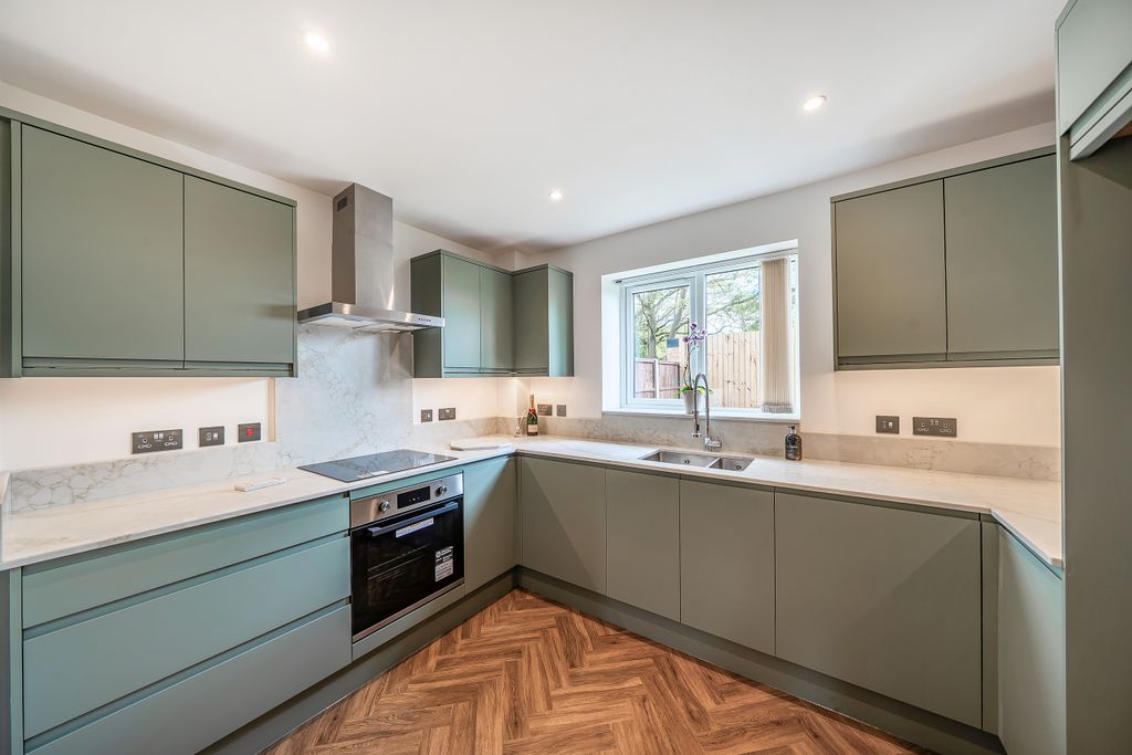 Property photo 2 of 13 1447156-14-69E0d5Bce8F07