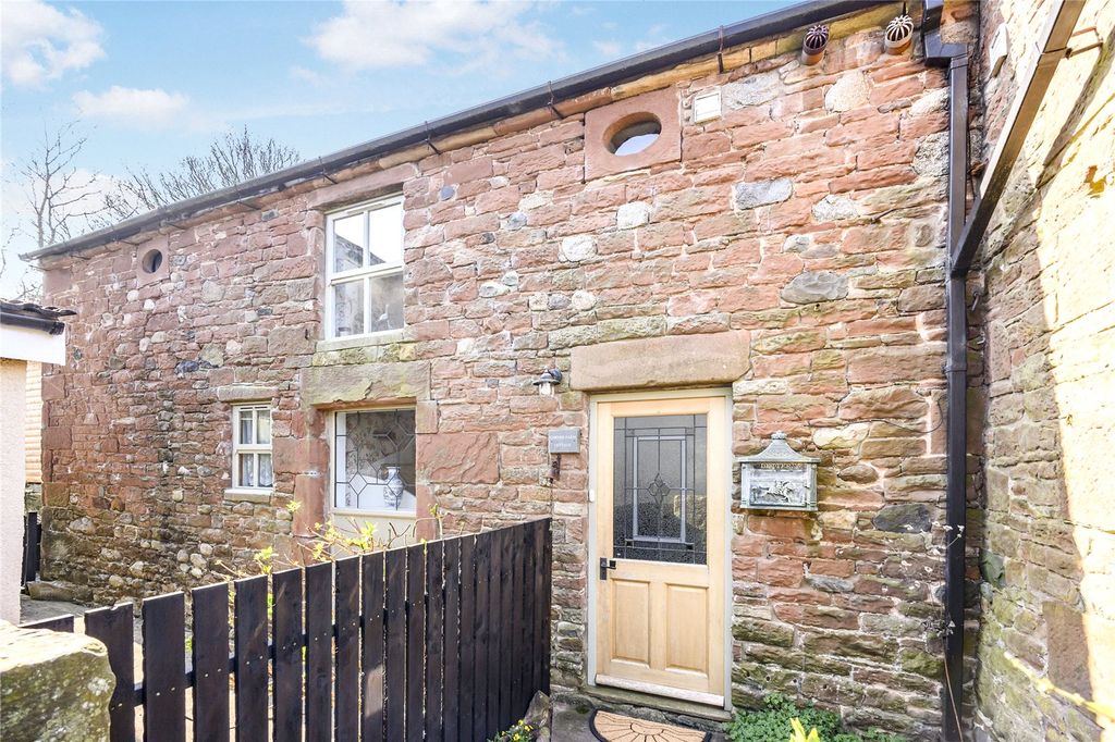 Property photo 1 of 10 Outside