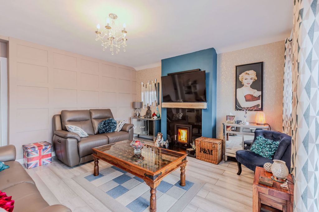 Property photo 3 of 25