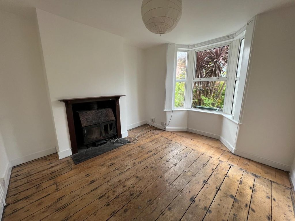 Property photo 3 of 9 Front Room.Jpeg