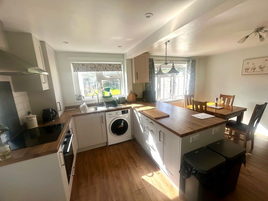 Property photo 2 of 12 Kitchen