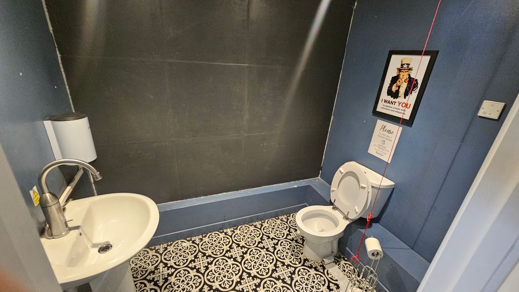 Property photo 1 of 5 Toilet