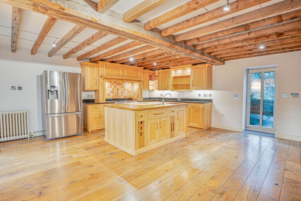 Property photo 2 of 38 Kitchen/Breakfast Area