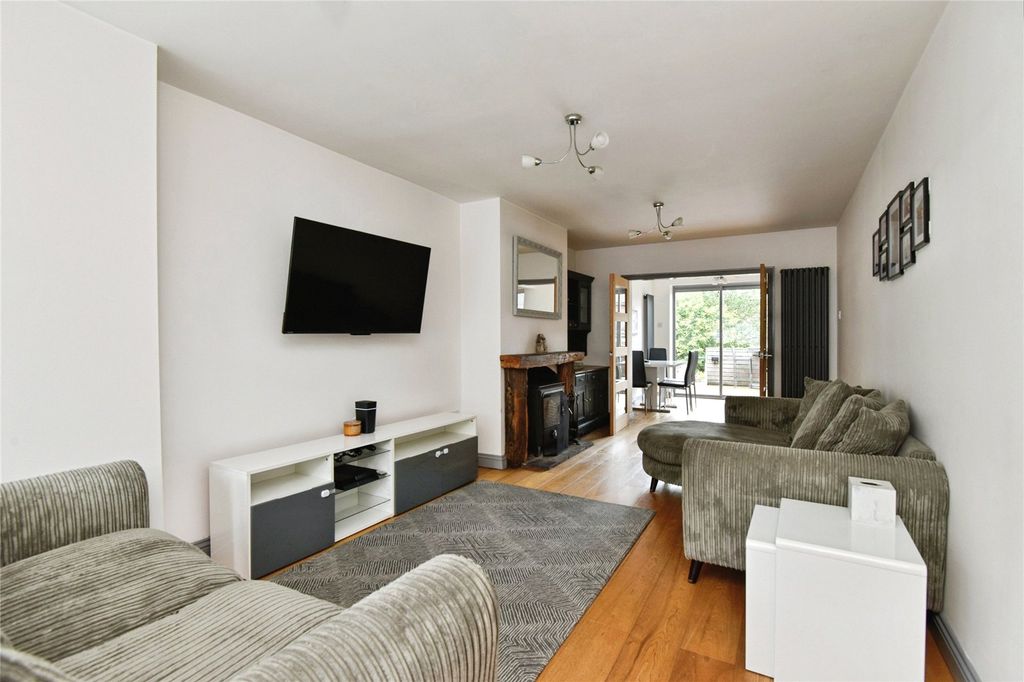 Property photo 2 of 28 Picture No. 12