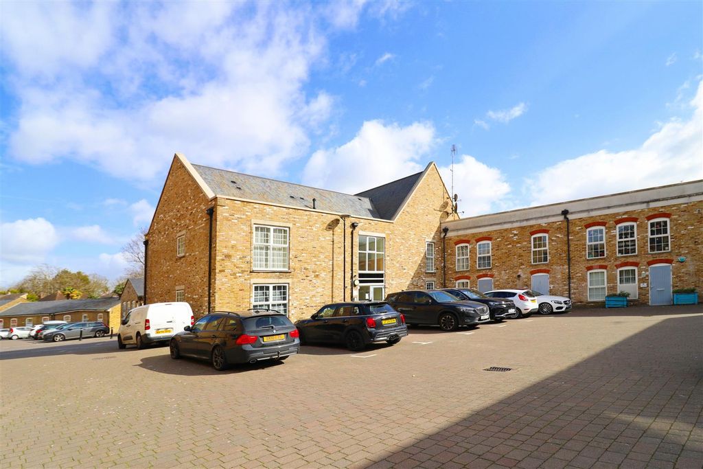 Property photo 3 of 12 Front