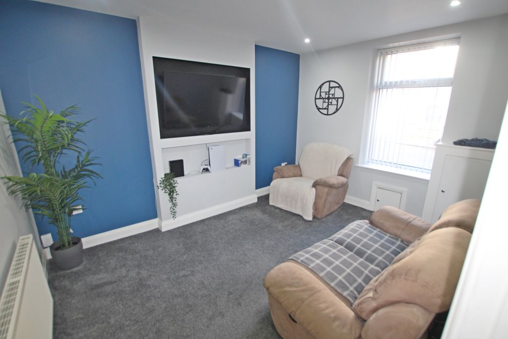 Property photo 2 of 9 2