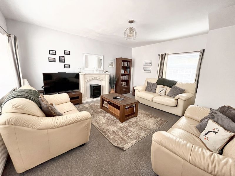 Property photo 3 of 13 Lounge