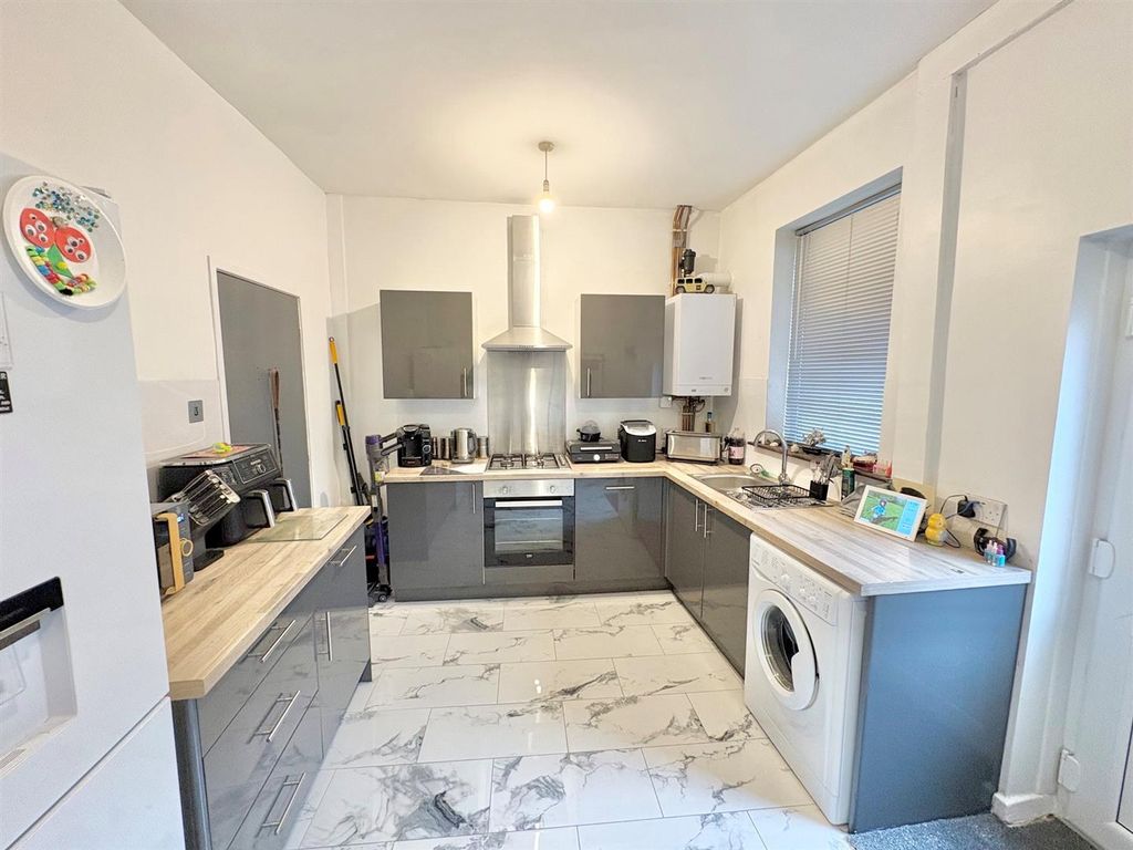 Property photo 3 of 8 Kitchen.Jpg