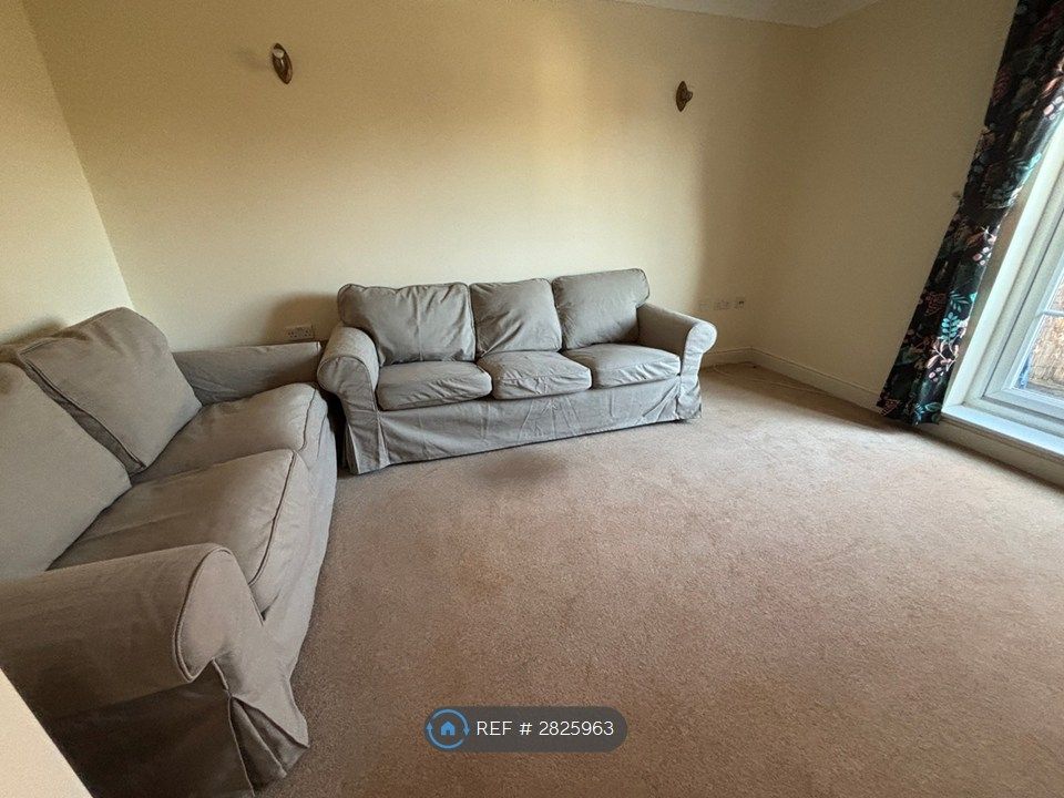 Property photo 2 of 18 Living Room