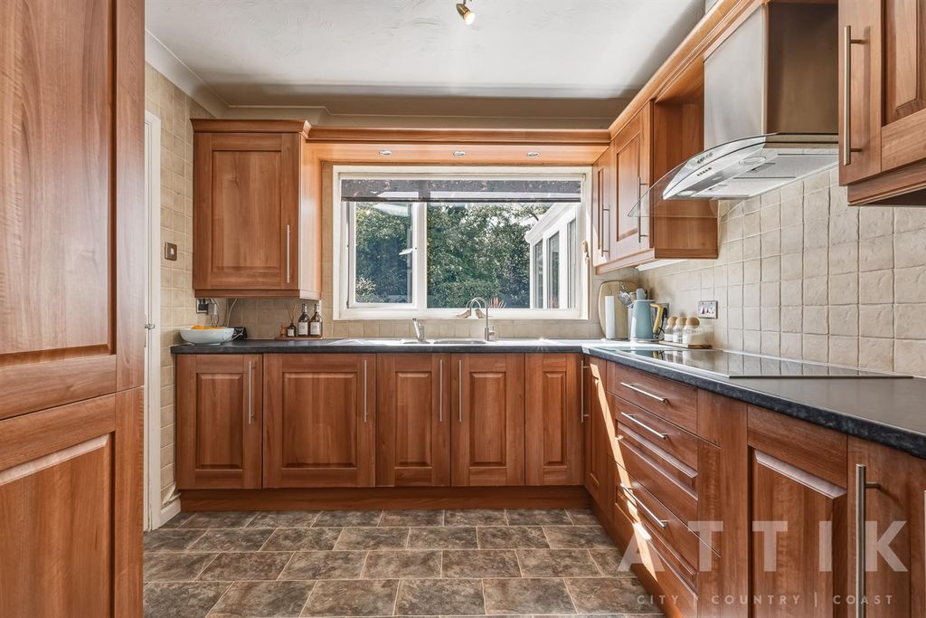 Property photo 3 of 42 Highfield_009.Jpg