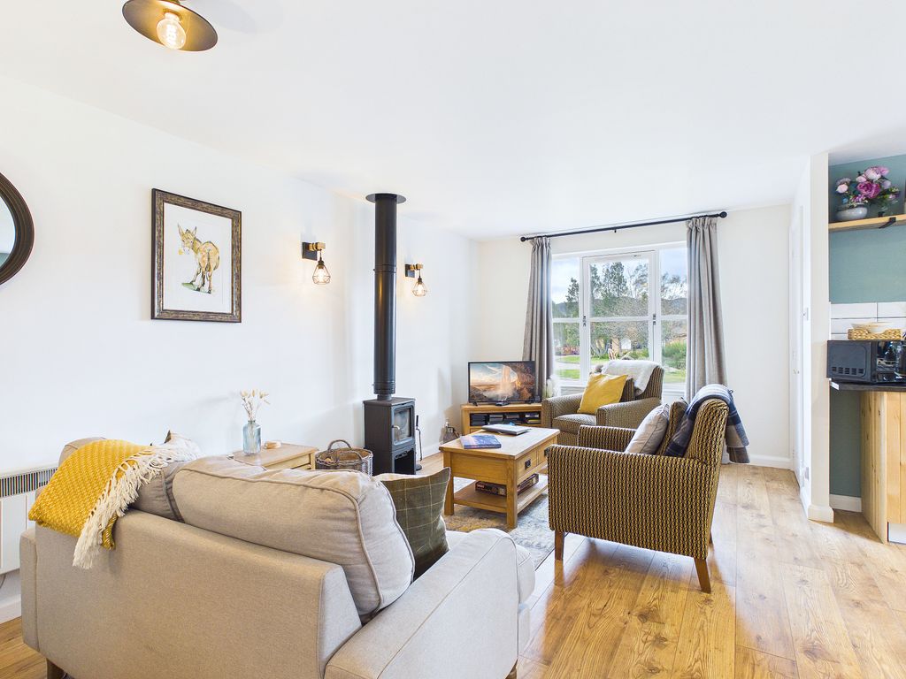 Property photo 2 of 28