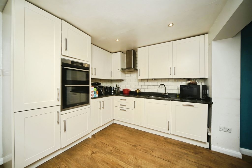 Property photo 3 of 17