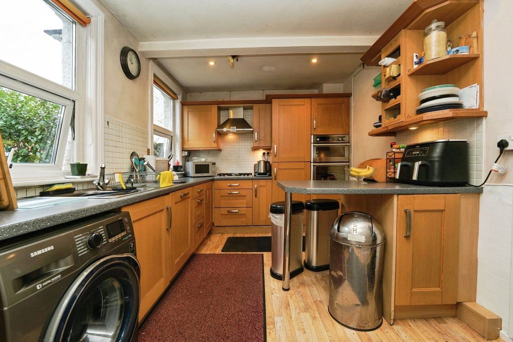 Property photo 2 of 17 Kitchen