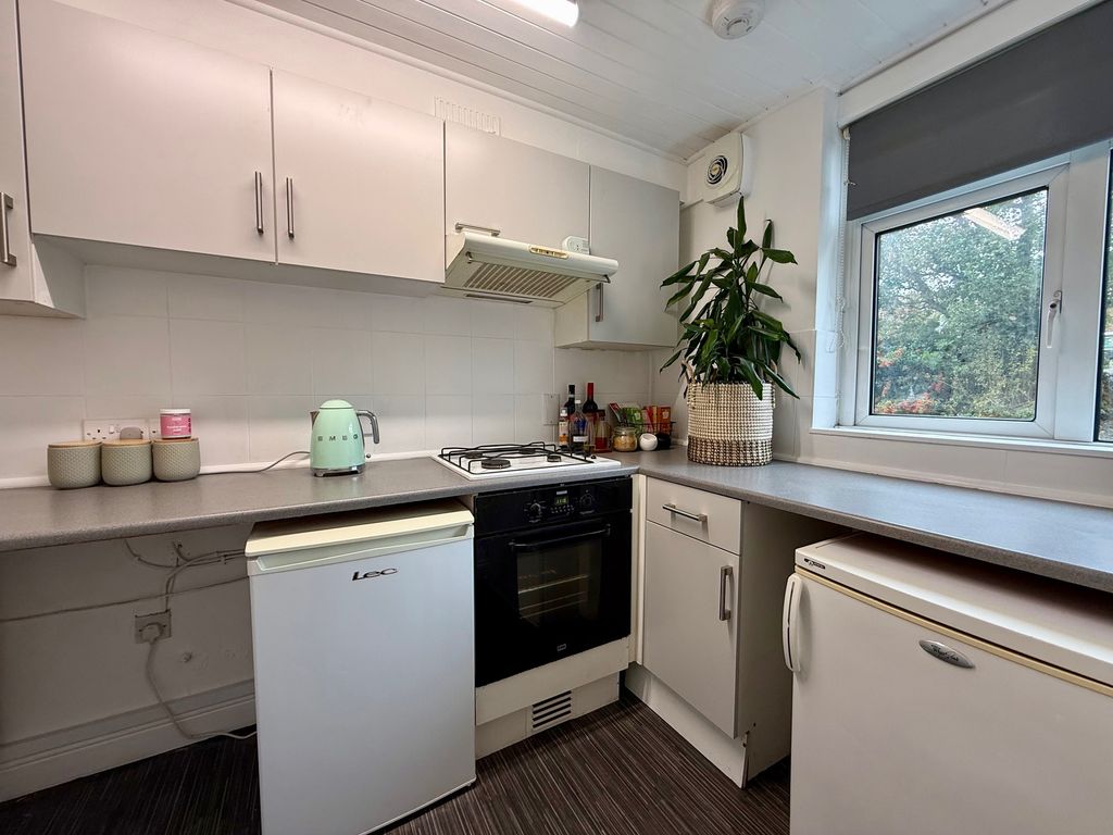 Property photo 2 of 11 Balcony