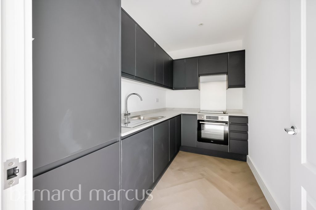 Property photo 1 of 8 Kitchen