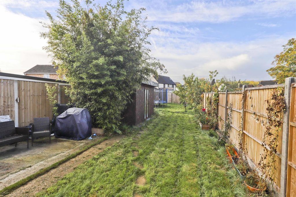 Property photo 2 of 11 Garden