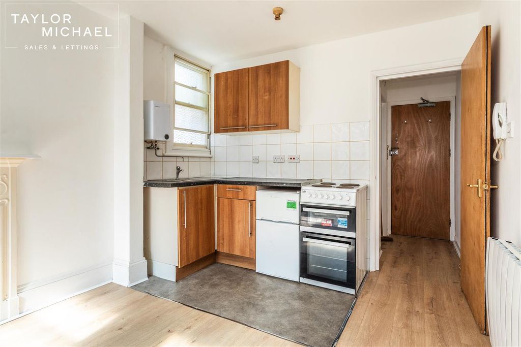 Property photo 3 of 12 Studio Room