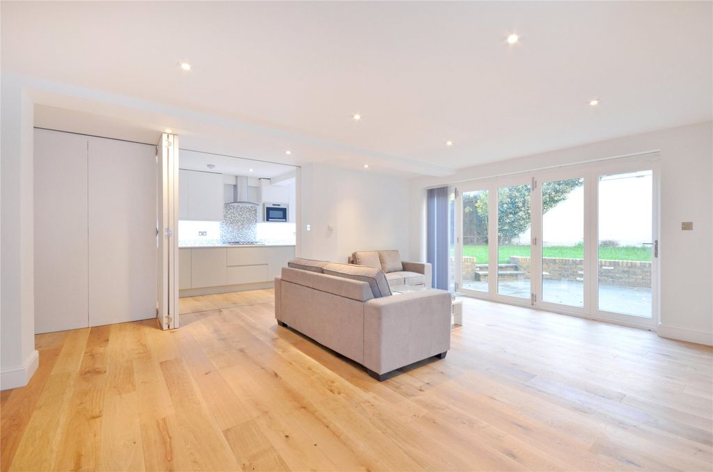 Property photo 1 of 14 Picture No. 12