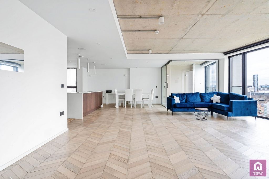 Property photo 3 of 21 Picture No. 01