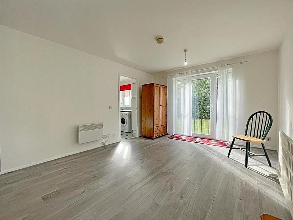 Property photo 1 of 7 Studio To Rent