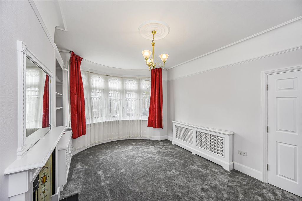 Property photo 3 of 25