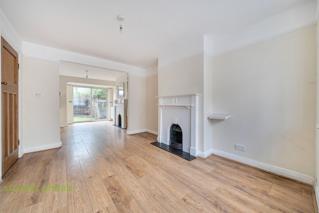 Property photo 2 of 11 493129E2-2A6A-42F...