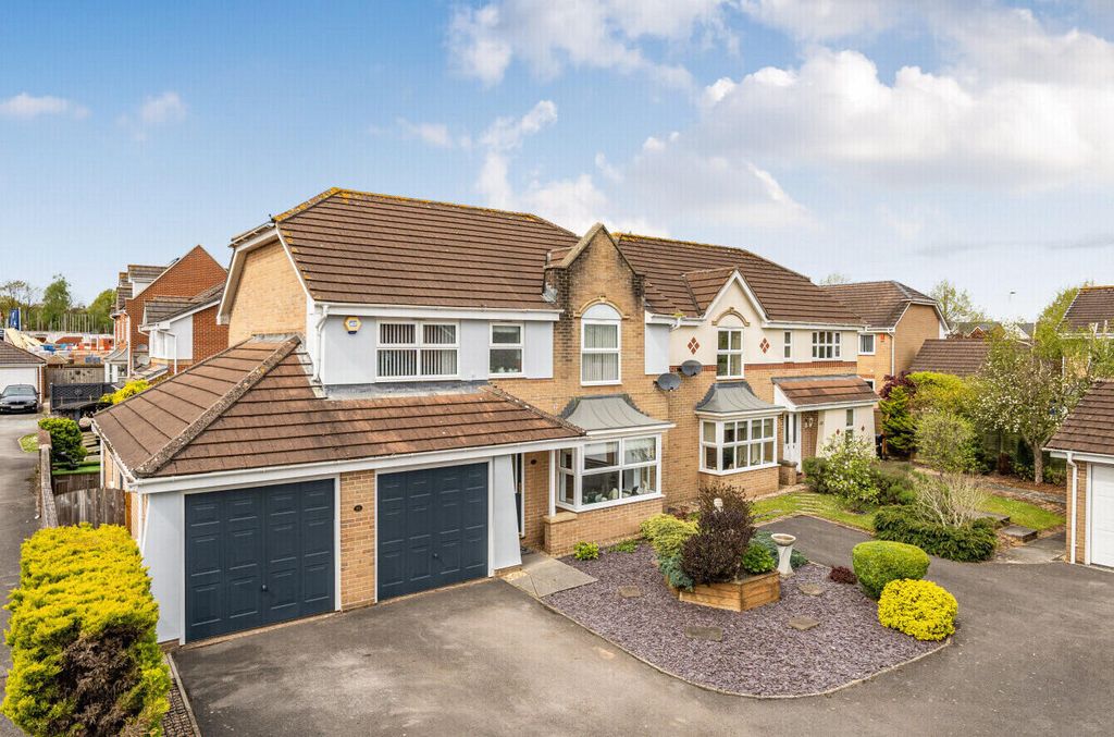 Property photo 1 of 20 Front (Exterior)