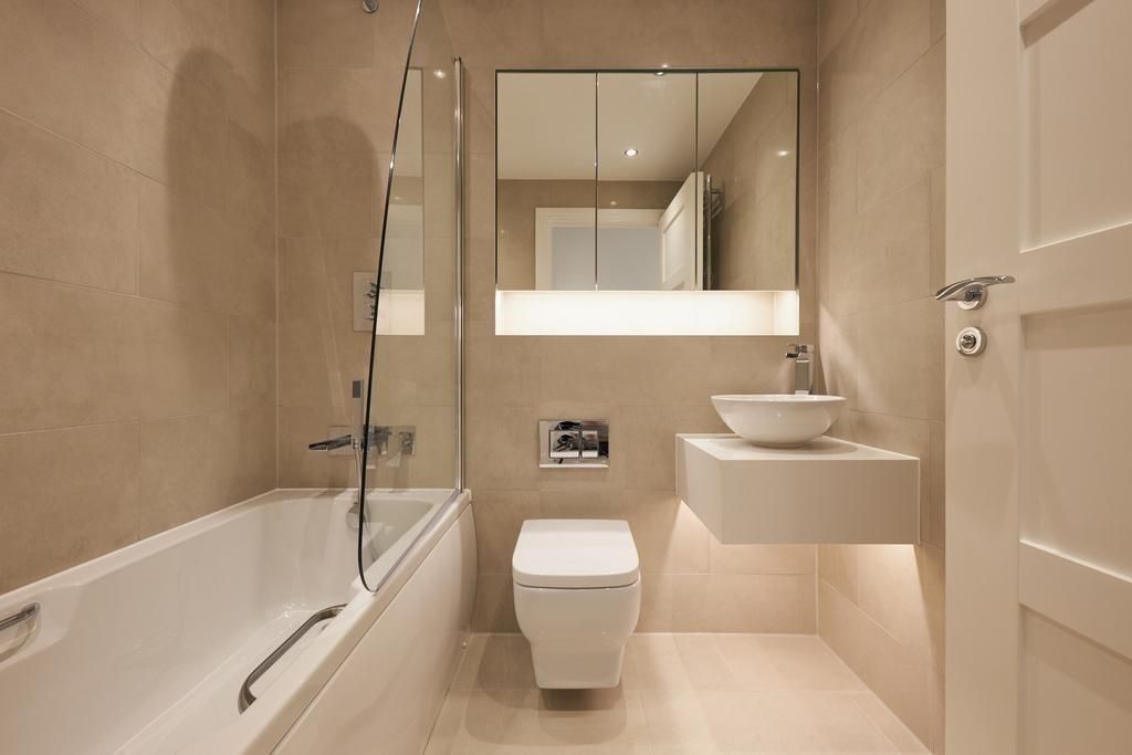 Property photo 2 of 9 Bathroom