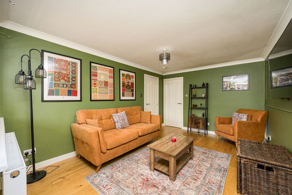 Property photo 2 of 12 Lounge