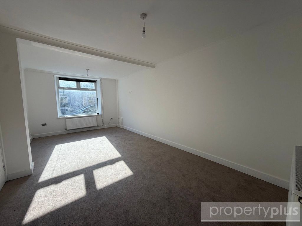 Property photo 2 of 13 Picture No. 12