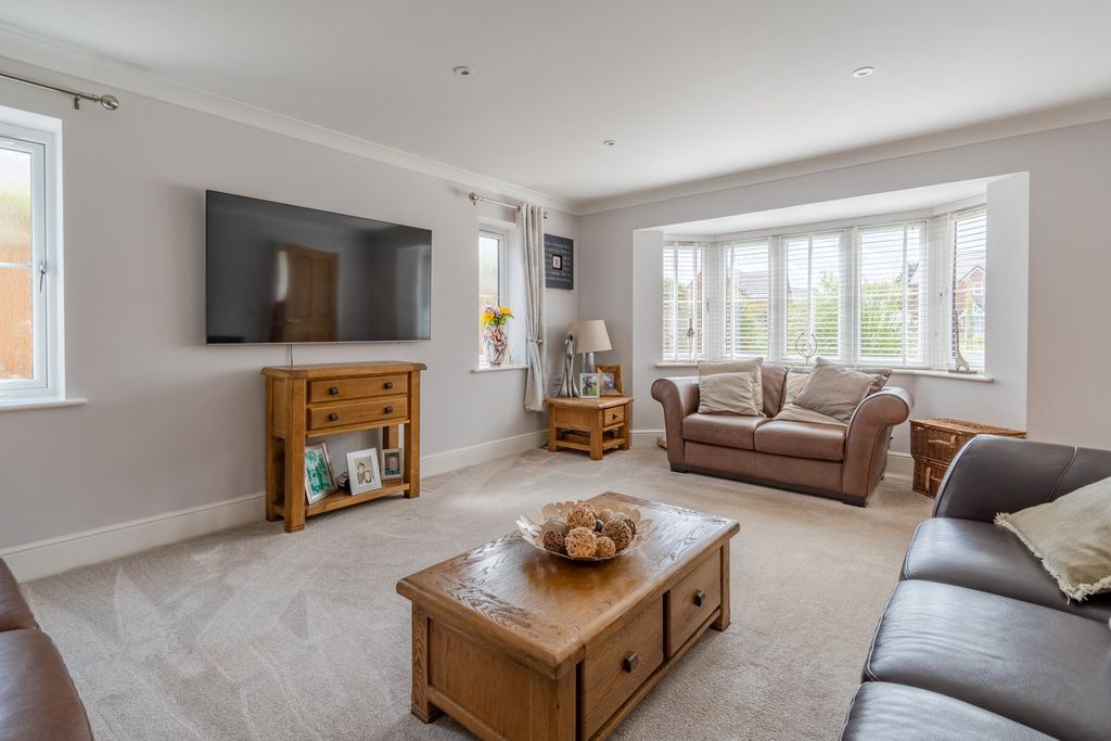 Property photo 2 of 26