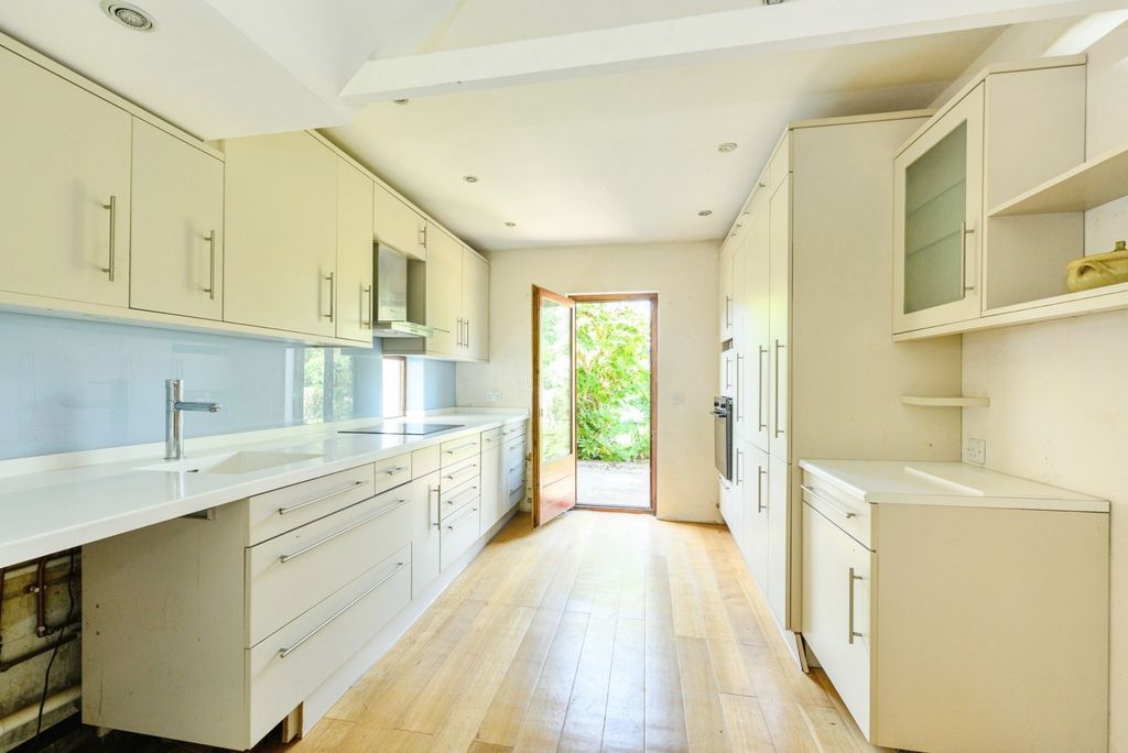 Property photo 3 of 19 Pbox-Img.Jpg