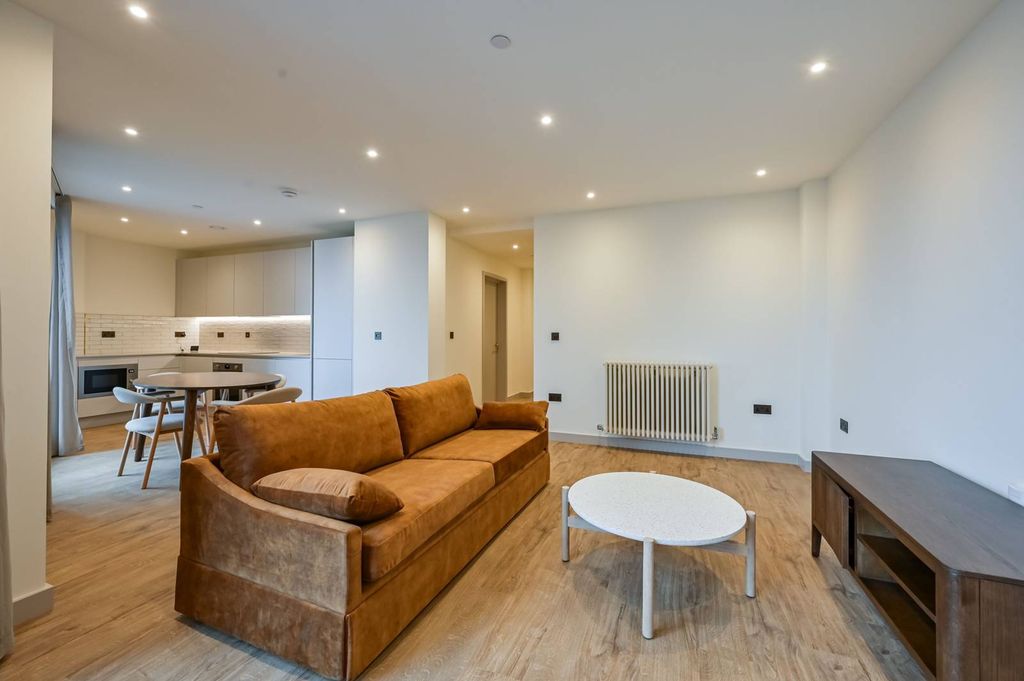 Property photo 2 of 25