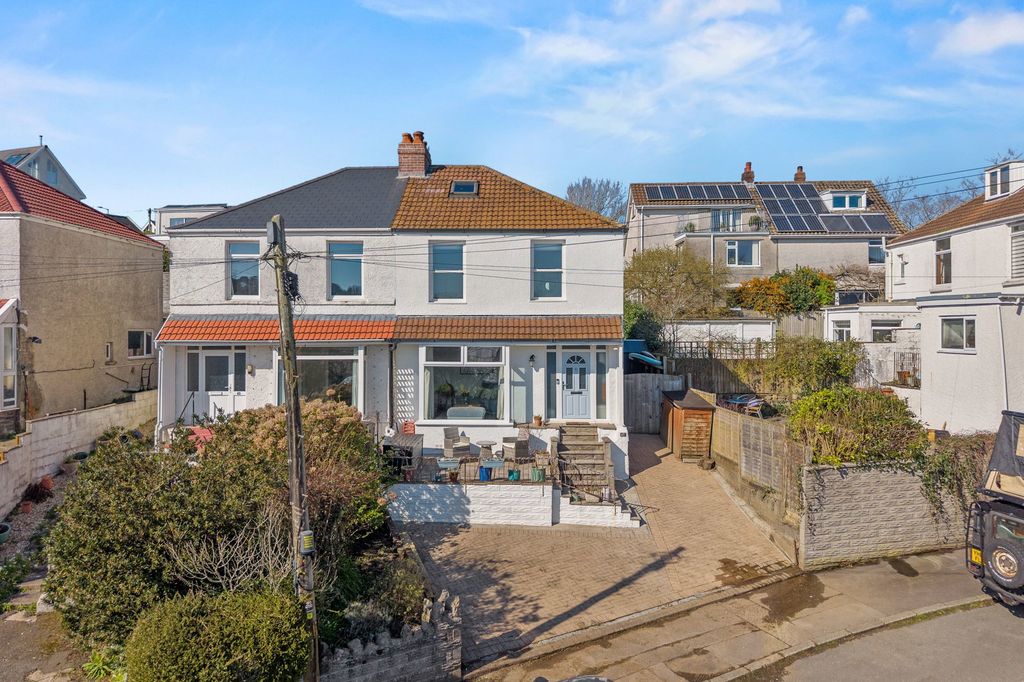 Property photo 2 of 27