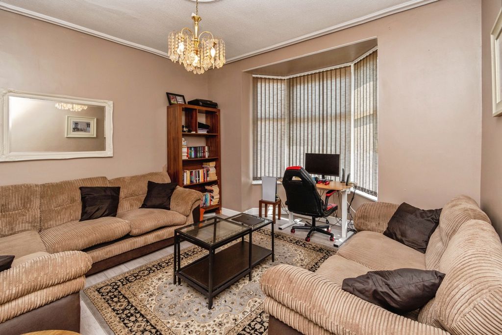 Property photo 2 of 19 Pbox-Img.Jpg