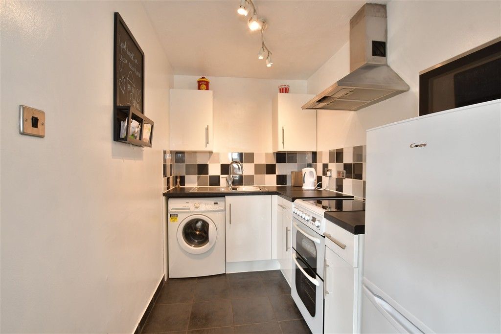 Property photo 2 of 8 Kitchen