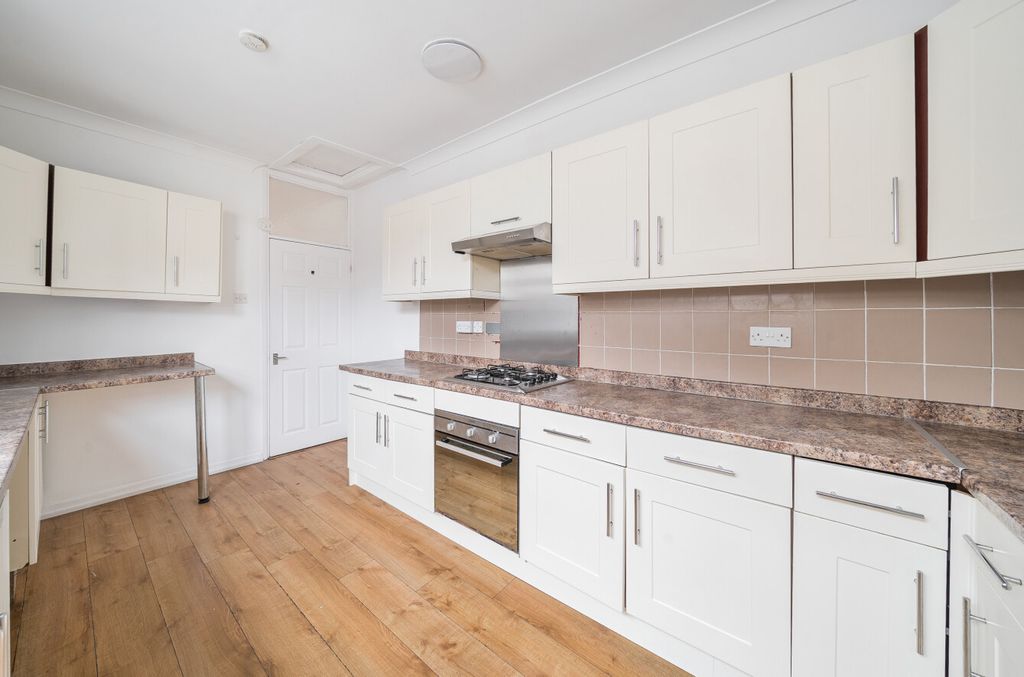 Property photo 3 of 13 1527783-12-6Aba82...