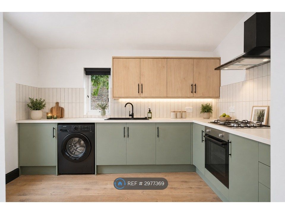 Property photo 3 of 18 Kitchen